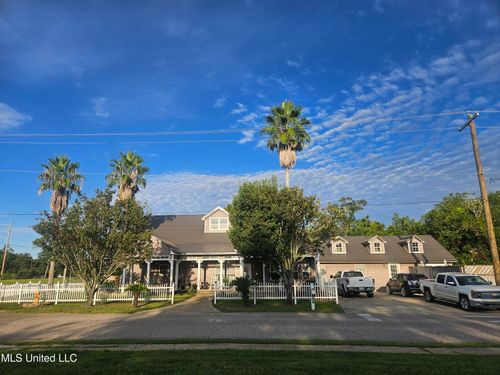 1602 E Railroad St, Gulfport, MS, 39501-3187 | Card Image