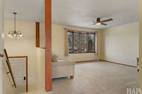 1001 Greglynn St, Machesney Park, IL, 61115-1215 | Card Image