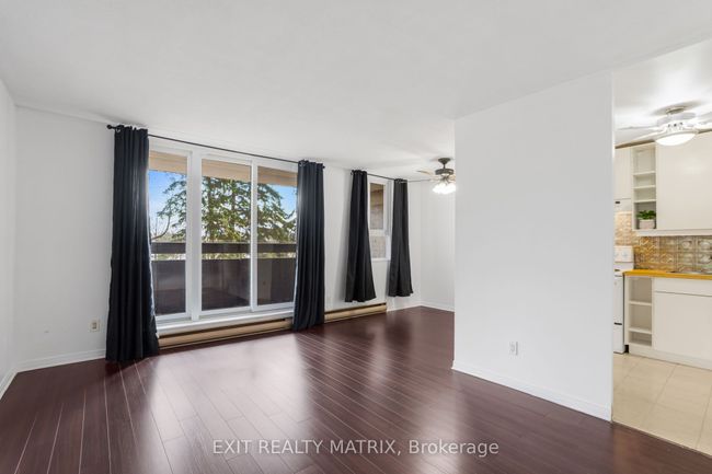 217 - 2000 Jasmine Cres, Condo with 2 bedrooms, 1 bathrooms and 1 parking in Gloucester ON | Image 5