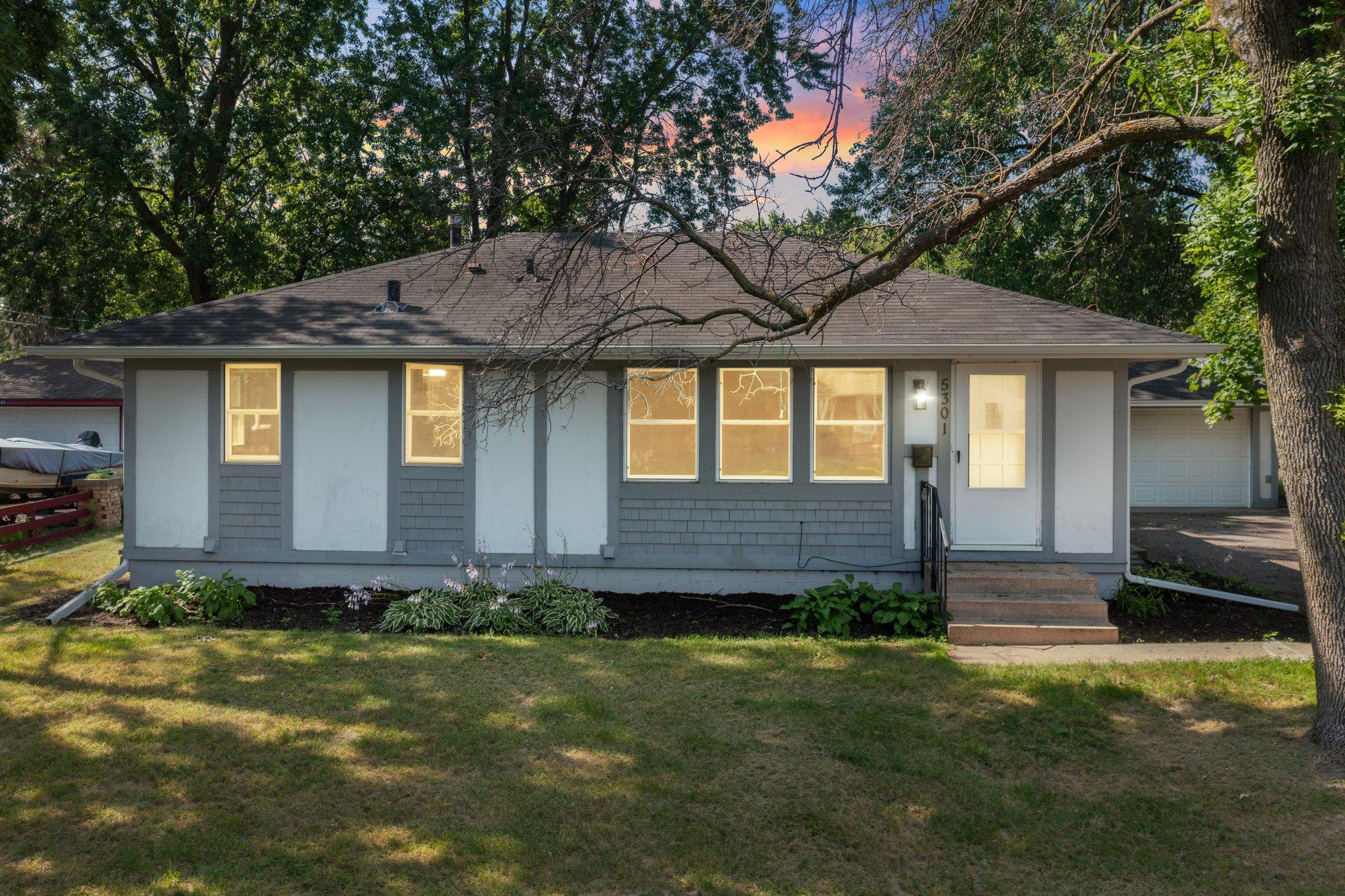 Winchester Ln, Minneapolis, MN 55429