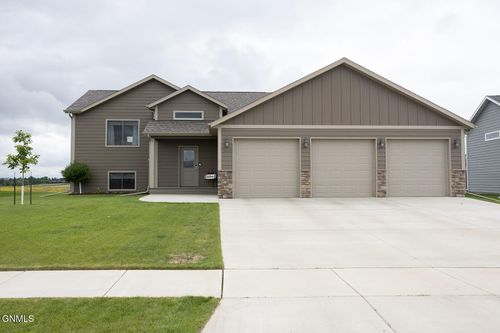 2105 Wahl St, Dickinson, ND, 58601-5298 | Card Image
