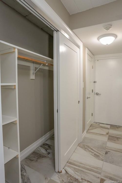 apt-4-30 N Route 9w, Congers, NY, 10920-2454 | Card Image