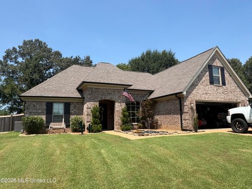 104 Creekside Dr, Senatobia, MS, 38668-5502 | Card Image