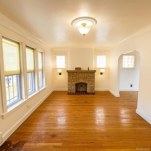18480 Westphalia St, Detroit, MI, 48205-2643 | Card Image