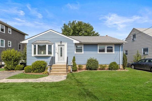 1137 Stonewall Ln, Secaucus, NJ, 07094-4113 | Card Image
