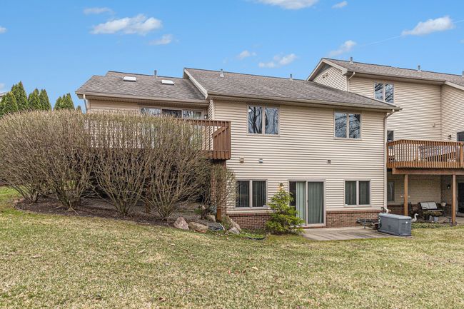 2250 Willow Tree Dr, Condo with 2 bedrooms, 3 bathrooms and null parking in Brighton MI | Image 22