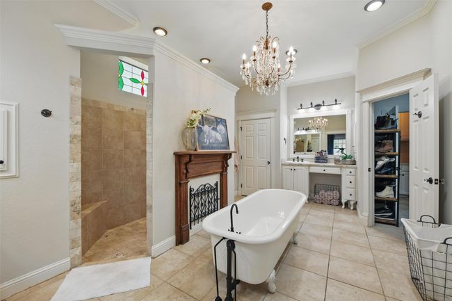 Primary Bathroom Suite | Image 19