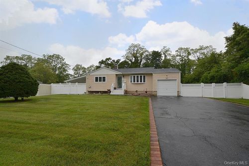 608 Amsterdam Ave, East Patchogue, NY, 11772-5118 | Card Image