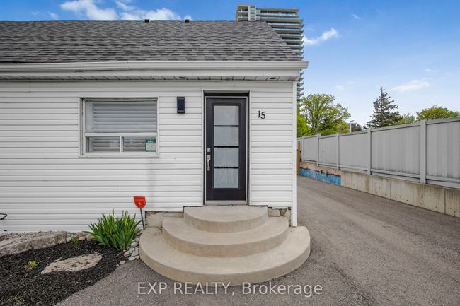 15 Centre St S, Home with 1 bedrooms, 1 bathrooms and 8 parking in Brampton ON | Image 6