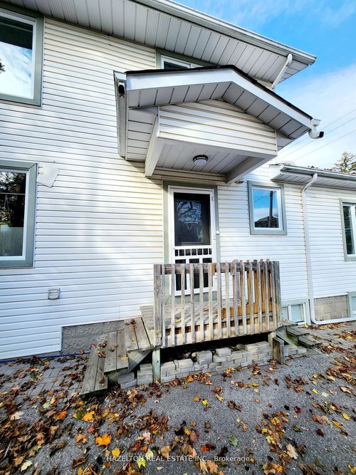 2-16 Park Dr, Stouffville, ON, L4A1G1 | Card Image