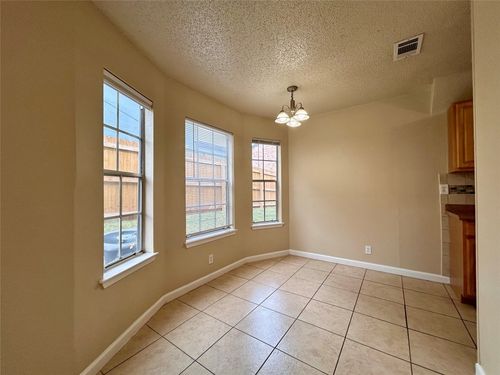 apt-d-2010 Kirksey Dr, Austin, TX, 78741-4849 | Card Image