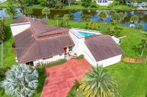 108 Paseo Ct, Royal Palm Beach, FL, 33411-1104 | Card Image