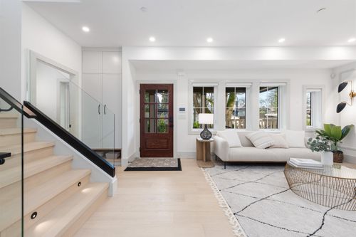 1-375 E 33rd Ave, Vancouver, BC, V5V2Z8 | Card Image