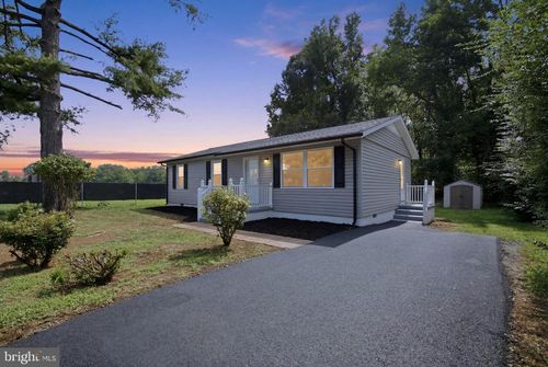 2005 New Kent St, FREDERICKSBURG, VA, 22401-7250 | Card Image