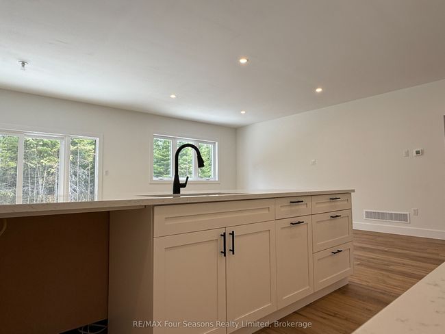 31 Trillium Cross, House other with 3 bedrooms, 2 bathrooms and 6 parking in Lions Head ON | Image 9