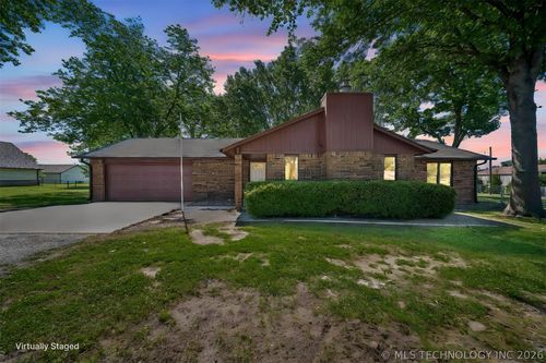 9272 E Misty Dr, Claremore, OK, 74019-1085 | Card Image