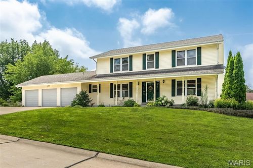3045 Winding River Dr, Saint Charles, MO, 63303-6073 | Card Image