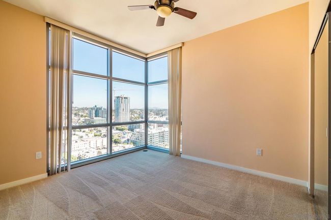 2301 - 800 The Mark Ln, House other with 2 bedrooms, 2 bathrooms and 2 parking in San Diego CA | Image 16