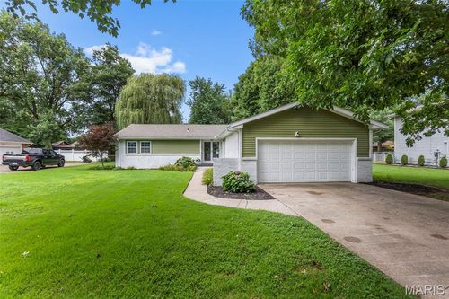 111 Linda Dr, Sikeston, MO, 63801-4609 | Card Image