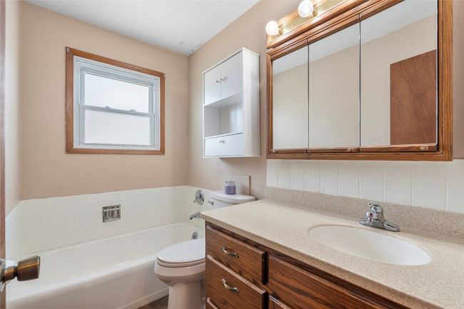 2469 1 St St, House other with 3 bedrooms, 2 bathrooms and null parking in Cedar Rapids IA | Image 12