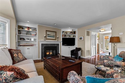 15 Hammersmith Rd, Newport, RI, 02840-4299 | Card Image