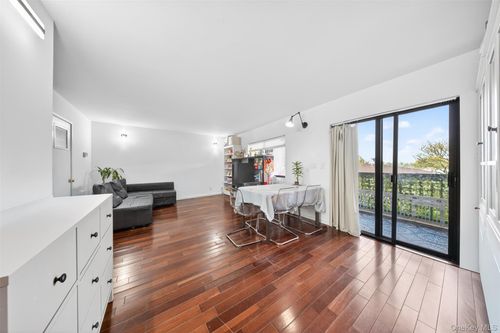 550d-550 115th St, College Point, NY, 11356-1064 | Card Image