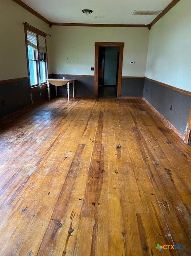 409 E Hochheim St, House other with 3 bedrooms, 2 bathrooms and null parking in Yoakum TX | Image 18