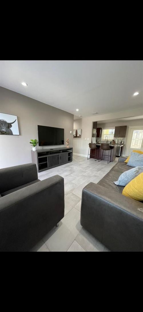 1-2-400 Sw 12th St, Fort Lauderdale, FL, 33315-1407 | Card Image
