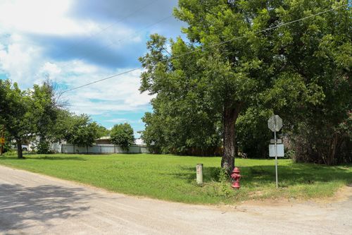 708 W Lewis St, San Saba, TX, 76877-2123 | Card Image