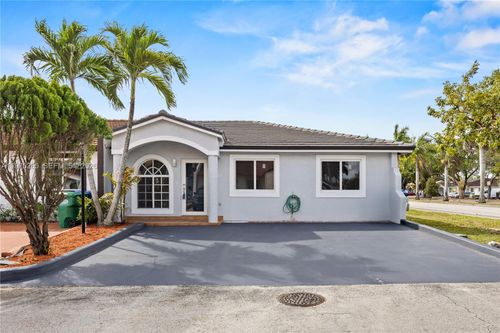 7570 Nw 173rd Ln, Hialeah, FL, 33015-7115 | Card Image