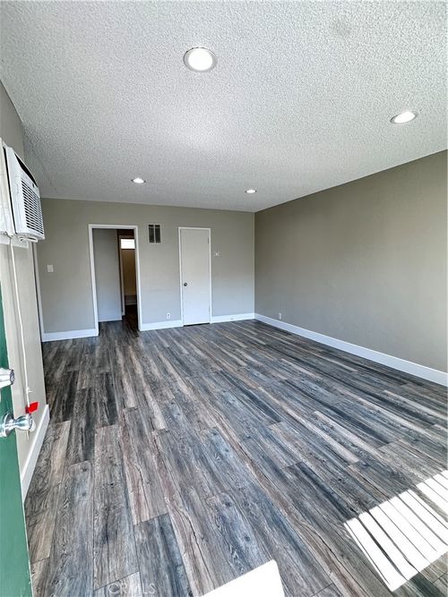 13520 Rye St, Sherman Oaks, CA, 91423-3103 | Card Image