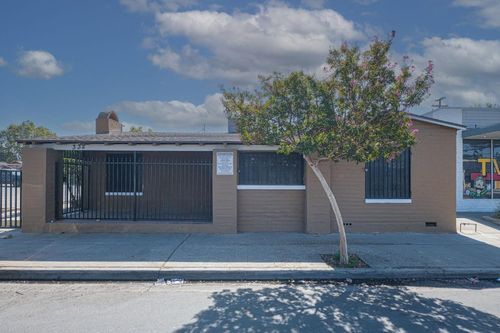 332 E Shields Ave, Fresno, CA, 93704-4631 | Card Image