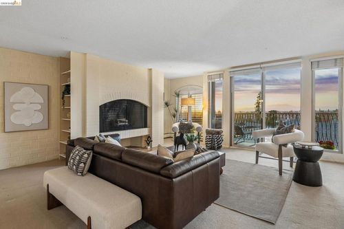 202-5405 Carlton St, Oakland, CA, 94618-1758 | Card Image