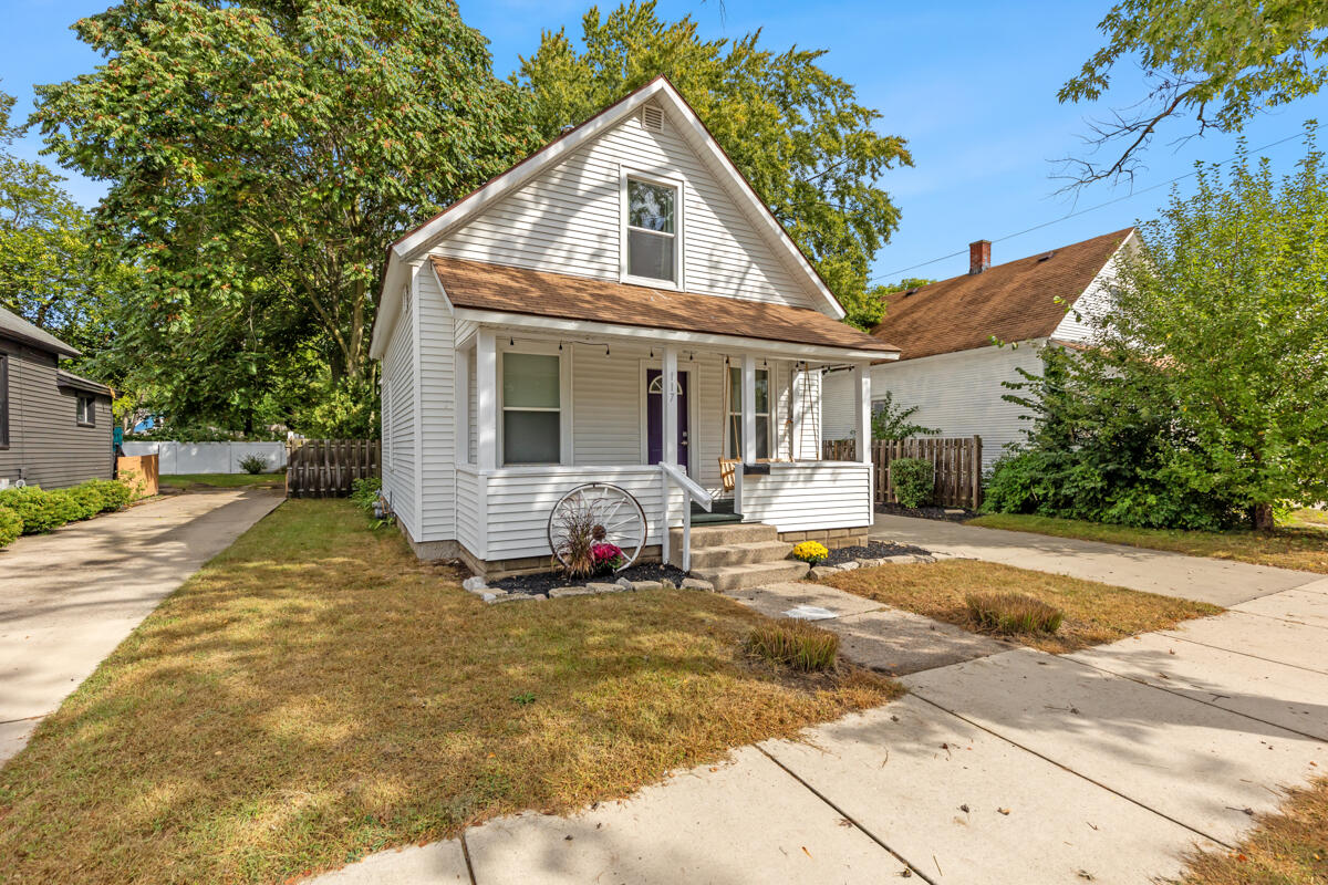 19th St, Holland, MI 49423