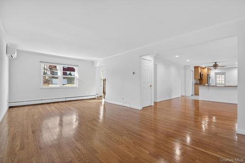 8 Blueberry Ln, Oyster Bay, NY, 11771-3902 | Card Image