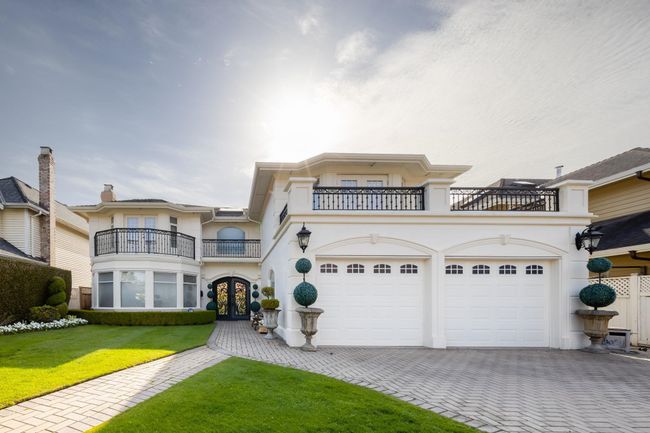 10500 Buttermere Drive, House other with 6 bedrooms, 4 bathrooms and 4 parking in Richmond BC | Image 2