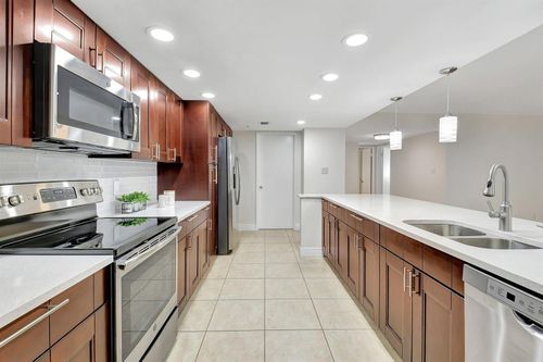 g402-820 Lavers Cir, Delray Beach, FL, 33444-7843 | Card Image