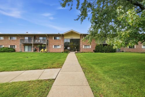 214-7410 Brookdale Dr, Darien, IL, 60561-4268 | Card Image