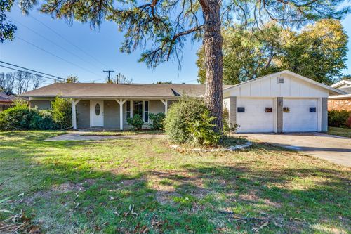 4704 South Dr, Fort Worth, TX, 76109-5346 | Card Image