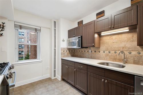 apt-e2a-235 Garth Rd, Scarsdale, NY, 10583-3911 | Card Image