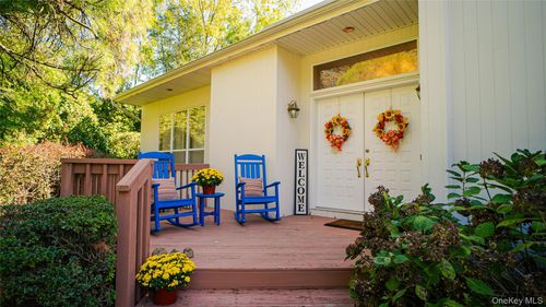 62 Burton Ln, Commack, NY, 11725-1941 | Card Image