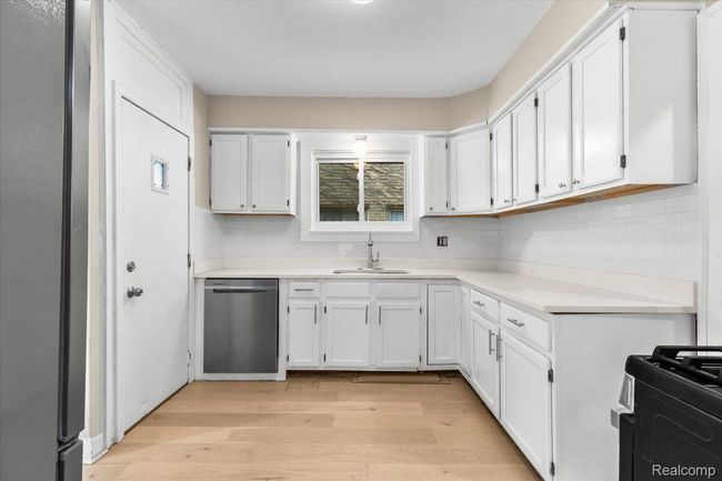 3225 Leslie St, House other with 3 bedrooms, 2 bathrooms and null parking in Detroit MI | Image 11