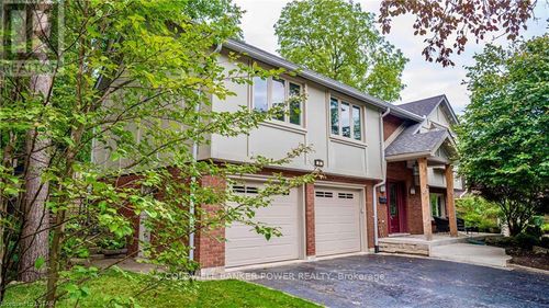 32 Conifer Crt, London, ON, N6K2X4 | Card Image