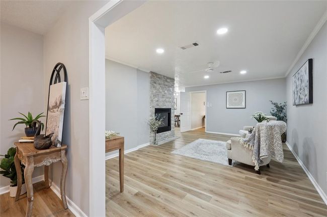 1008 N 30 Th St, House other with 4 bedrooms, 2 bathrooms and 2 parking in Nederland TX | Image 9