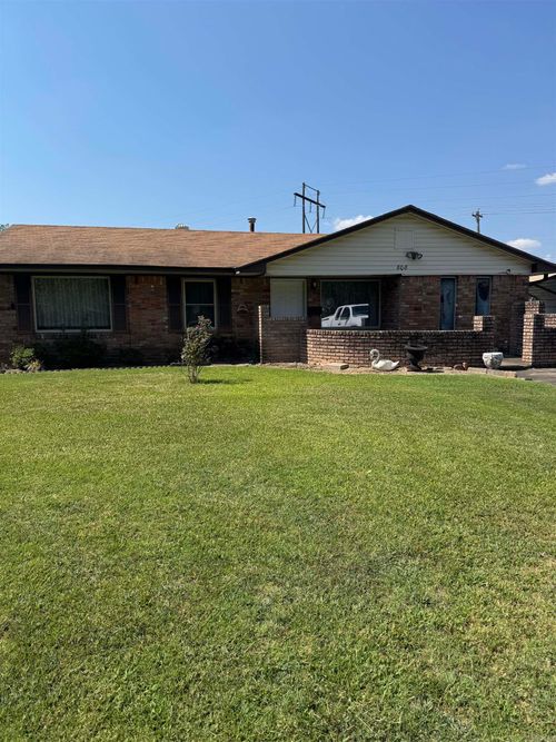 808 Barrow Dr, Pine Bluff, AR, 71601-5437 | Card Image