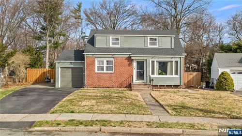 44 Schlosser Dr, Rochelle Park, NJ, 07662-3604 | Card Image