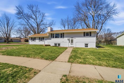 5801 W Karen Dr Drive, Sioux Falls, SD, 57106 | Card Image