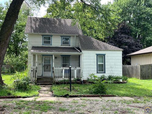 405 Cedar St, Overbrook, KS, 66524-9586 | Card Image