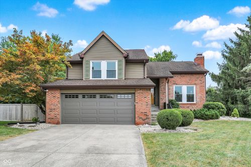 55 Village Cir, Zionsville, IN, 46077-3807 | Card Image