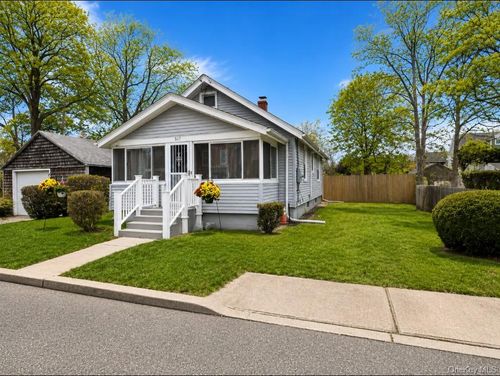 517 Flint St, Greenport, NY, 11944-1841 | Card Image